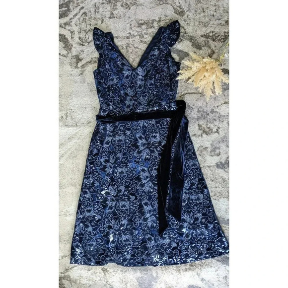 NWT Lauren Ralph Lauren Women's Sequined Velvet Cocktail Dress Size 4 MSRP $265 - Picture 3 of 9